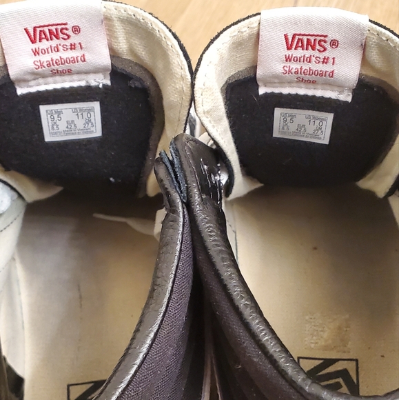 VANS - Picture 4 of 5